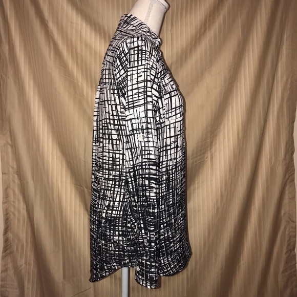 NEW YORK & COMPANY XS B&W LONG SLEEVED BLOUSE - Picture 7 of 8
